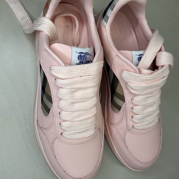 Pink Women’s Burberry Sneakers Size 8 New Never Worn - Picture 2 of 5